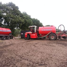 landbewerking tractor rood