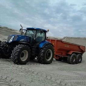 tractor op kleizand