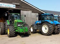 twee tractors